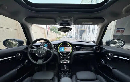 MINI Hatch, 2022 год, 1 850 000 рублей, 16 фотография