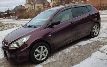Hyundai Solaris II рестайлинг, 2011 год, 600 000 рублей, 3 фотография