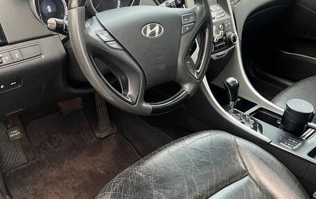 Hyundai Sonata VI, 2010 год, 1 100 000 рублей, 12 фотография