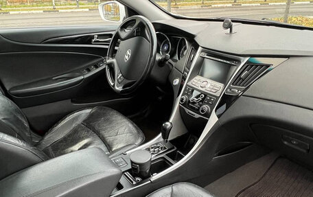 Hyundai Sonata VI, 2010 год, 1 100 000 рублей, 9 фотография