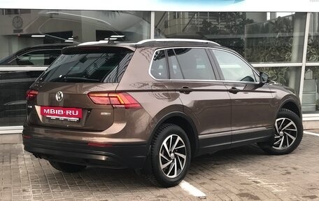 Volkswagen Tiguan II, 2018 год, 2 490 000 рублей, 3 фотография