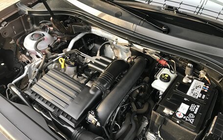 Volkswagen Tiguan II, 2018 год, 2 490 000 рублей, 16 фотография