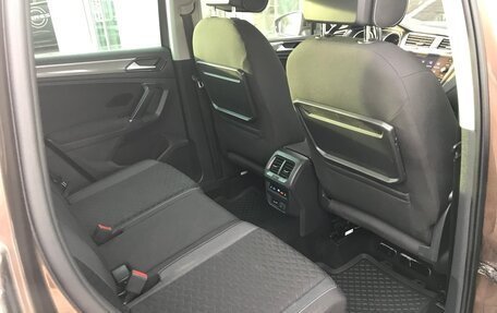 Volkswagen Tiguan II, 2018 год, 2 490 000 рублей, 8 фотография