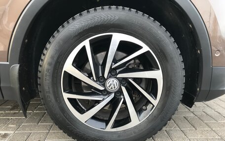 Volkswagen Tiguan II, 2018 год, 2 490 000 рублей, 13 фотография