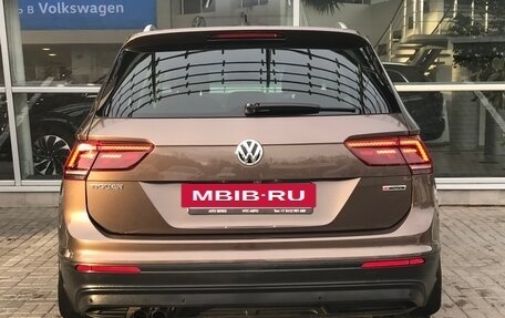Volkswagen Tiguan II, 2018 год, 2 490 000 рублей, 11 фотография