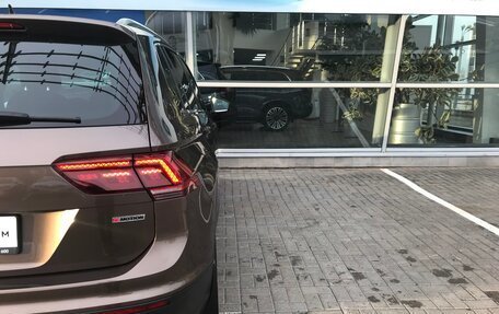 Volkswagen Tiguan II, 2018 год, 2 490 000 рублей, 21 фотография