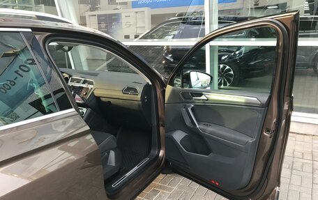 Volkswagen Tiguan II, 2018 год, 2 490 000 рублей, 26 фотография