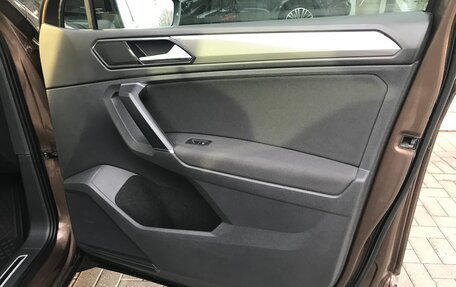 Volkswagen Tiguan II, 2018 год, 2 490 000 рублей, 27 фотография