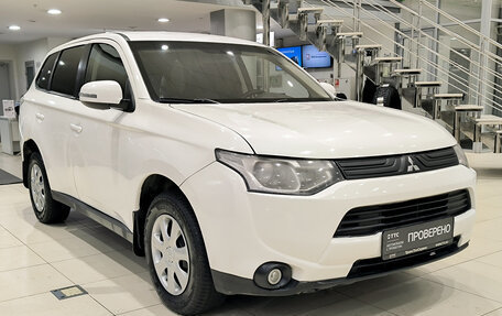 Mitsubishi Outlander III рестайлинг 3, 2013 год, 1 050 000 рублей, 3 фотография