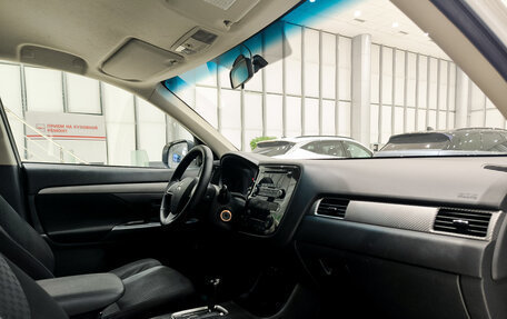 Mitsubishi Outlander III рестайлинг 3, 2013 год, 1 050 000 рублей, 13 фотография