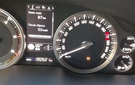 Toyota Land Cruiser 200, 2018 год, 7 500 000 рублей, 3 фотография