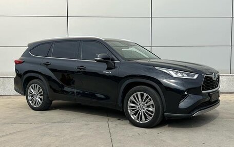 Toyota Highlander, 2021 год, 3 500 300 рублей, 2 фотография