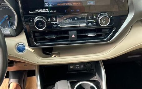 Toyota Highlander, 2021 год, 3 500 300 рублей, 10 фотография