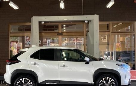 Toyota Yaris Cross, 2022 год, 1 250 000 рублей, 2 фотография