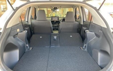 Toyota Yaris Cross, 2022 год, 1 250 000 рублей, 10 фотография