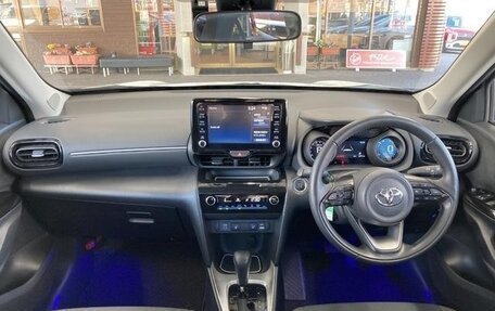 Toyota Yaris Cross, 2022 год, 1 250 000 рублей, 13 фотография