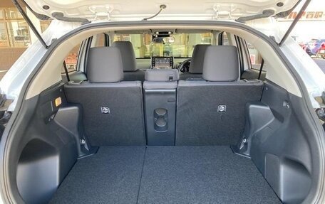 Toyota Yaris Cross, 2022 год, 1 250 000 рублей, 9 фотография