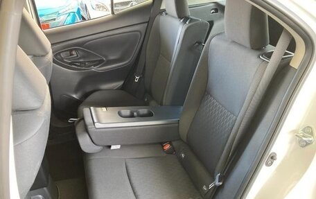 Toyota Yaris Cross, 2022 год, 1 250 000 рублей, 11 фотография