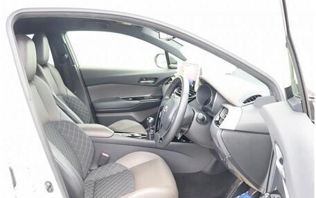 Toyota C-HR I рестайлинг, 2021 год, 1 350 000 рублей, 9 фотография