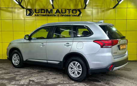 Mitsubishi Outlander III рестайлинг 3, 2017 год, 2 299 000 рублей, 6 фотография
