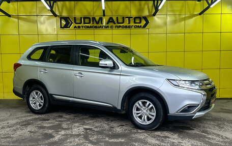 Mitsubishi Outlander III рестайлинг 3, 2017 год, 2 299 000 рублей, 3 фотография