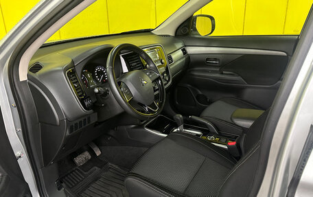 Mitsubishi Outlander III рестайлинг 3, 2017 год, 2 299 000 рублей, 7 фотография