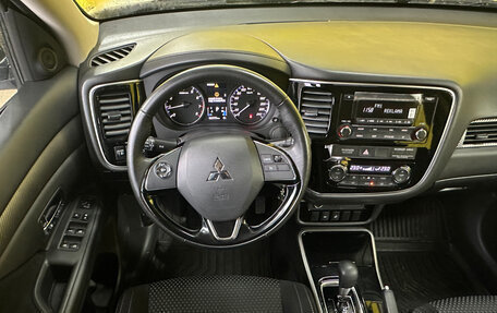 Mitsubishi Outlander III рестайлинг 3, 2017 год, 2 299 000 рублей, 15 фотография