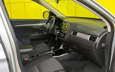 Mitsubishi Outlander III рестайлинг 3, 2017 год, 2 299 000 рублей, 16 фотография