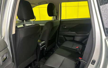 Mitsubishi Outlander III рестайлинг 3, 2017 год, 2 299 000 рублей, 18 фотография