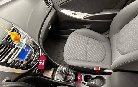 Hyundai Solaris II рестайлинг, 2012 год, 700 000 рублей, 13 фотография