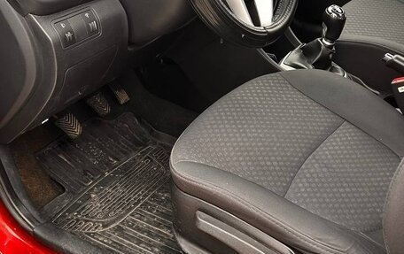 Hyundai Solaris II рестайлинг, 2012 год, 700 000 рублей, 20 фотография