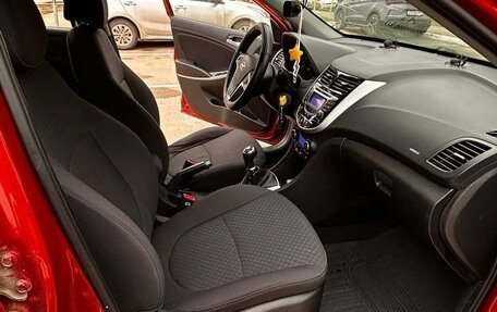 Hyundai Solaris II рестайлинг, 2012 год, 700 000 рублей, 17 фотография