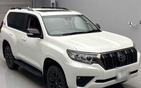 Toyota Land Cruiser Prado 150 рестайлинг 2, 2022 год, 4 450 001 рублей, 1 фотография