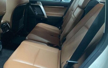 Toyota Land Cruiser Prado 150 рестайлинг 2, 2022 год, 4 450 001 рублей, 7 фотография