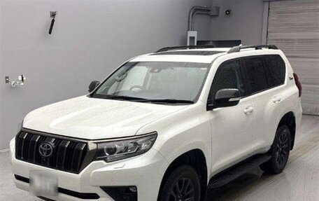 Toyota Land Cruiser Prado 150 рестайлинг 2, 2022 год, 4 450 001 рублей, 4 фотография