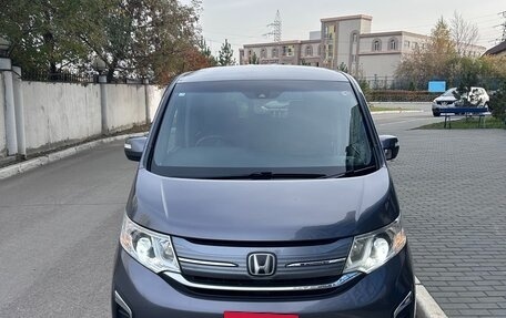 Honda Stepwgn IV, 2020 год, 2 300 000 рублей, 4 фотография