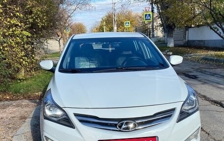 Hyundai Solaris II рестайлинг, 2014 год, 930 000 рублей, 1 фотография