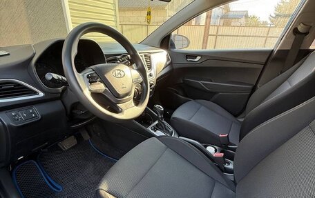 Hyundai Solaris II рестайлинг, 2017 год, 1 050 000 рублей, 13 фотография