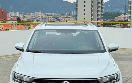 Volkswagen T-Roc I, 2022 год, 1 320 000 рублей, 2 фотография