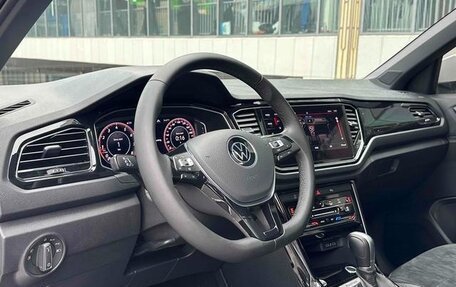 Volkswagen T-Roc I, 2022 год, 1 350 000 рублей, 10 фотография