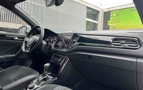 Volkswagen T-Roc I, 2022 год, 1 350 000 рублей, 9 фотография