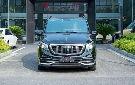 Mercedes-Benz V-Класс, 2022 год, 2 900 000 рублей, 4 фотография