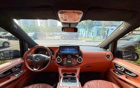 Mercedes-Benz V-Класс, 2022 год, 2 900 000 рублей, 5 фотография