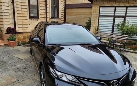 Toyota Camry, 2023 год, 3 650 000 рублей, 2 фотография