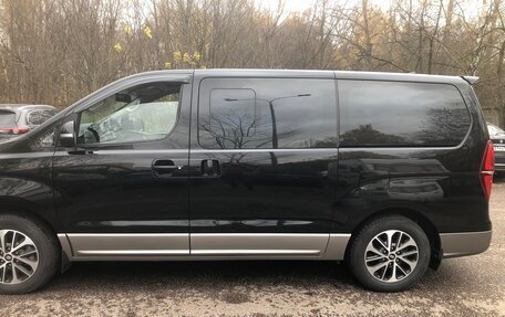Hyundai Grand Starex Grand Starex I рестайлинг 2, 2018 год, 3 395 000 рублей, 2 фотография