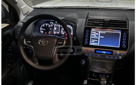 Toyota Land Cruiser Prado 150 рестайлинг 2, 2022 год, 6 880 000 рублей, 6 фотография