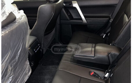 Toyota Land Cruiser Prado 150 рестайлинг 2, 2022 год, 6 880 000 рублей, 8 фотография