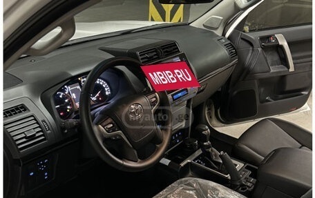 Toyota Land Cruiser Prado 150 рестайлинг 2, 2022 год, 6 880 000 рублей, 7 фотография