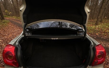 Toyota Avensis III рестайлинг, 2003 год, 700 000 рублей, 3 фотография