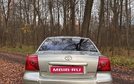 Toyota Avensis III рестайлинг, 2003 год, 700 000 рублей, 2 фотография